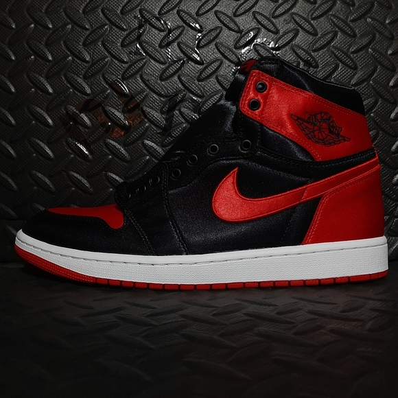 Jordan 1 Retro High OG Satin Bred (Women's) FD4810-061 size 12 - Picture 3 of 12